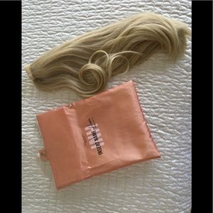 INH LALA mid length ponytail